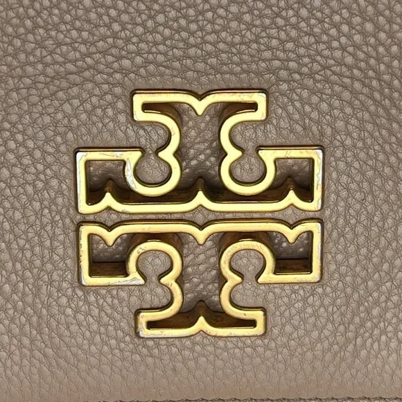 Tory Burch Britten Chain Crossbody Clutch Beige Pebbled Leather Gold Logo - Picture 3 of 4